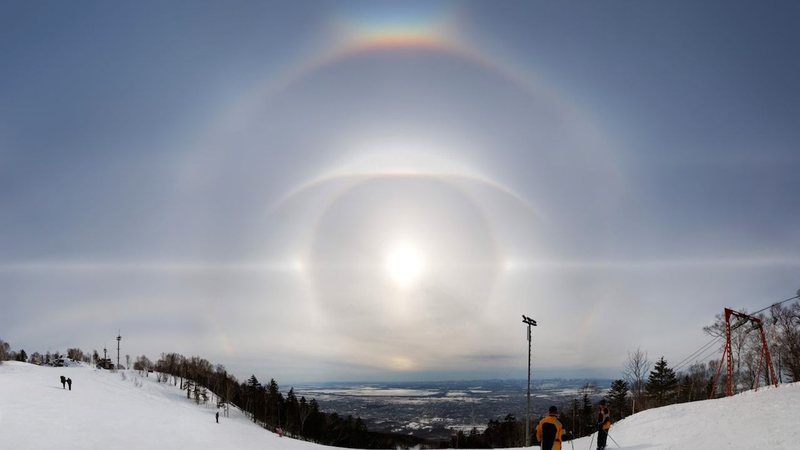 Illustration for article titled These Otherworldly Halos Turn Our Sun Into The Eye Of Sauron
